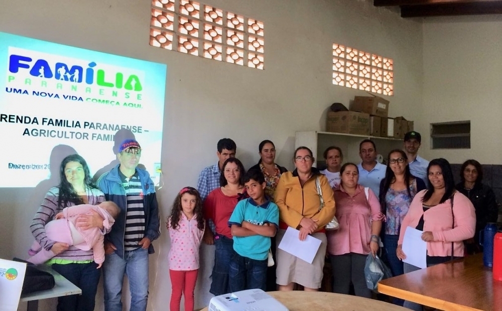 Pequenos agricultores de Tamarana recebem recursos para ações produtivas