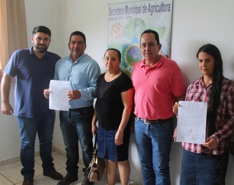Mais de 70 famílias de seis assentamentos rurais recebem contratos de concessão de uso