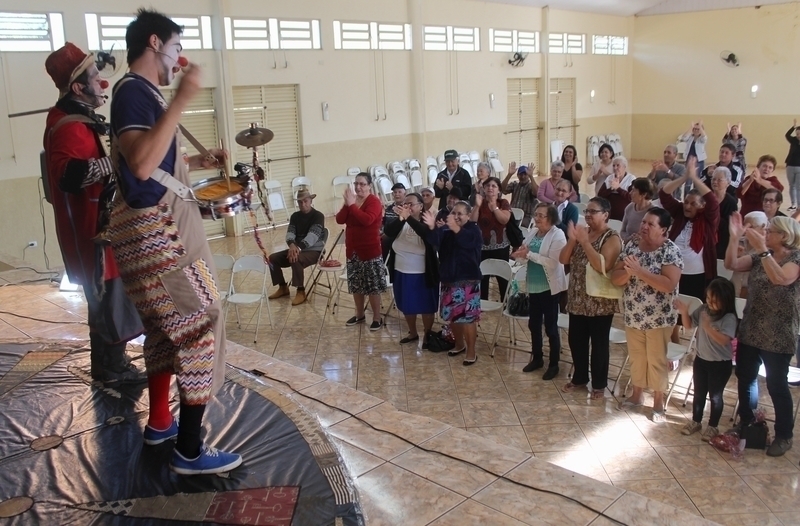 Crianças e idosos têm aula de diversão em Tamarana