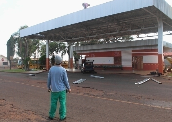 Após risco de desabamento, estrutura da Rodoviária é desmontada