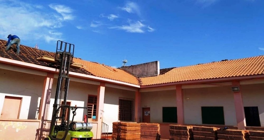Troca de telhado adia volta às aulas na Iracema Torres Rochedo para quarta-feira (31)