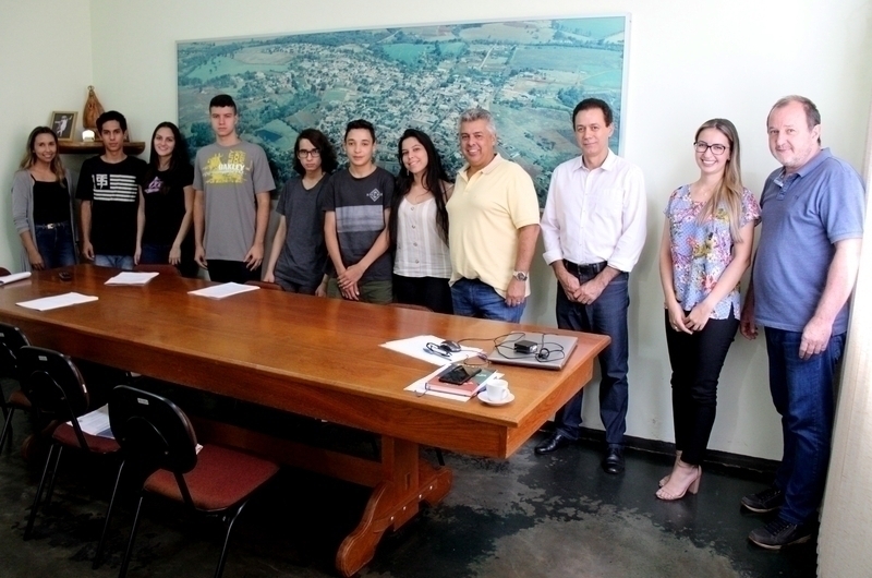 Jovens ganham oportunidade por meio de estágio remunerado na Prefeitura de Tamarana