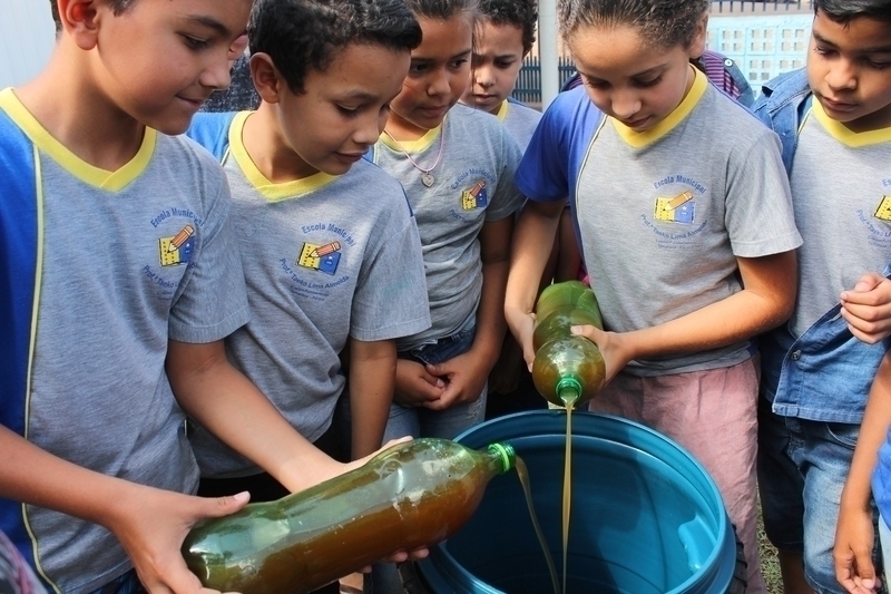 Projeto em Tamarana troca óleo de cozinha usado por óleo novo