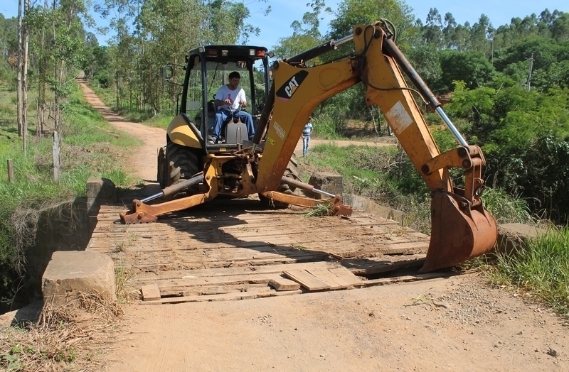 Ponte no Incra é reformada pela Secretaria de Obras