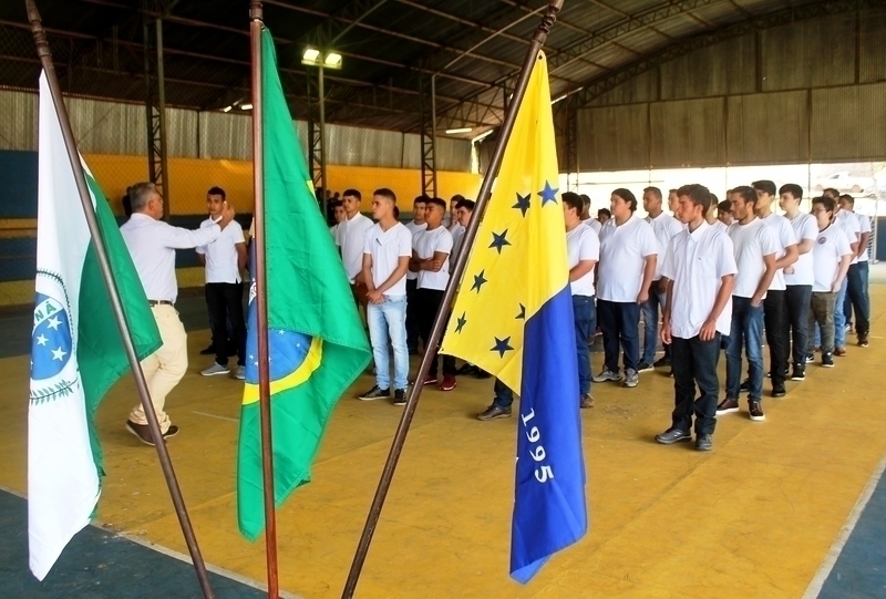 Jovens precisam comparecer ao juramento à bandeira nesta quarta-feira (4)