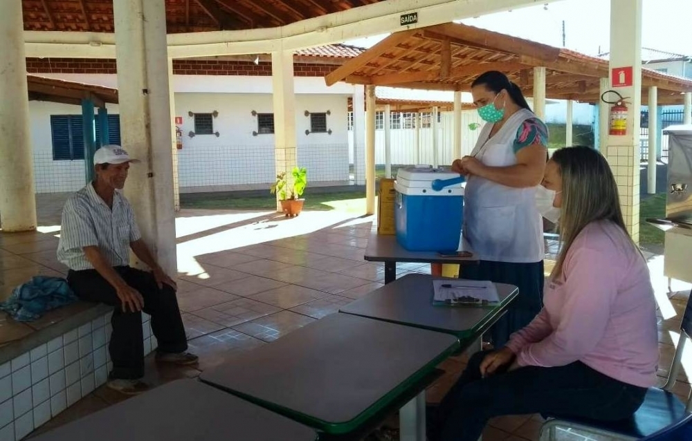 Para evitar aglomerações, Saúde realiza vacinação contra gripe em escolas